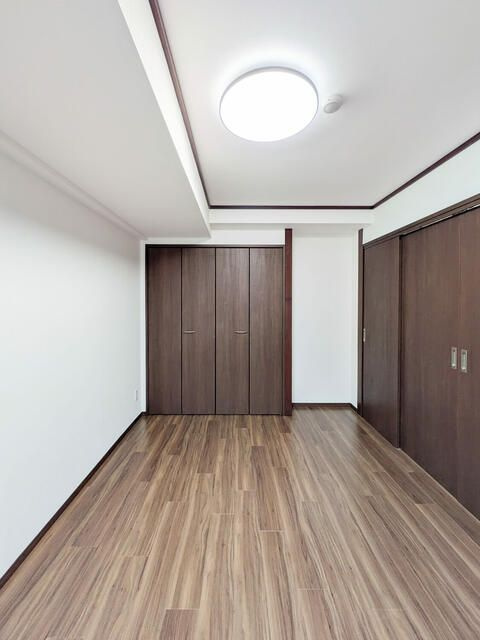 丸長ビルの寝室