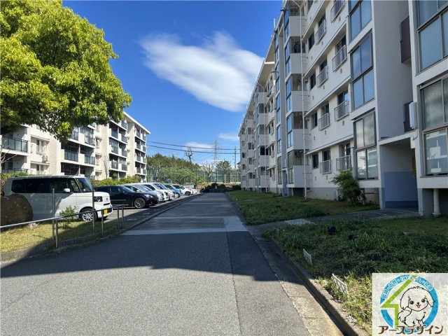 狩口台住宅22号棟の駐車場