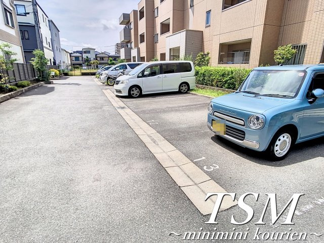 グランシャリオ（香里園）の駐車場