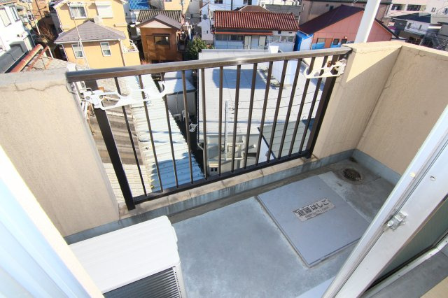 メゾン綱島高田町のバルコニー|別部屋の参考写真です。
