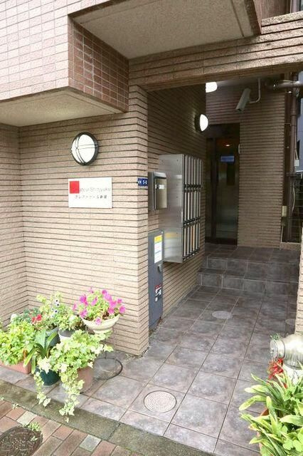 クレアトゥール新宿のエントランス