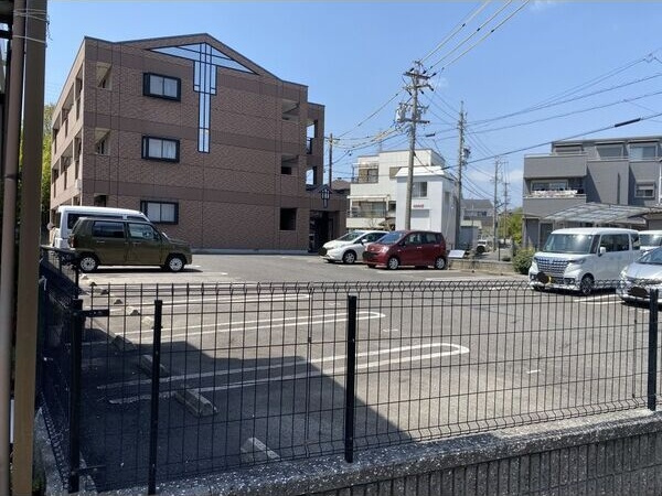 Asobi-PALACE柊の駐車場