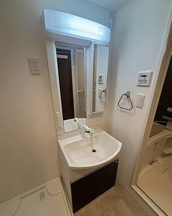 SOLASIA residence南大塚の独立洗面台