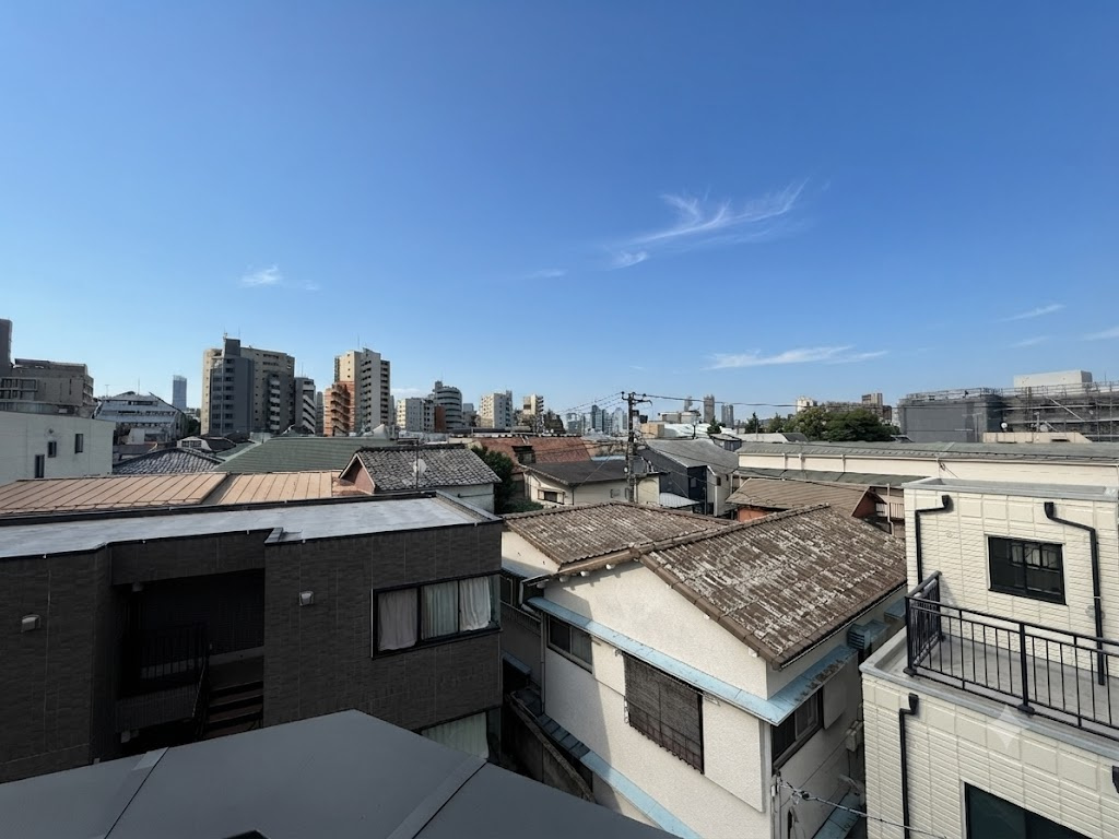 新宿区高田馬場3丁目 限定1棟の展望|気持ちの良い青空と綺麗な都心の夜景も望めるスカイバルコニー
開放感のある屋外リビングで過ごすラグジュアリーなひと時♪