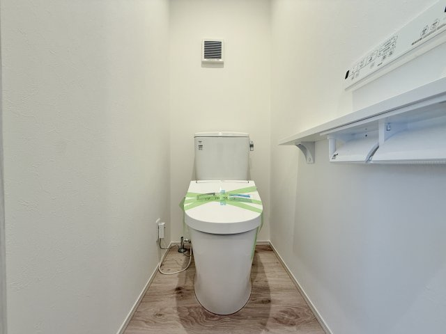 新宿区高田馬場3丁目 限定1棟のトイレ|トイレは1階・2階にございます
温水洗浄暖房便座機能付