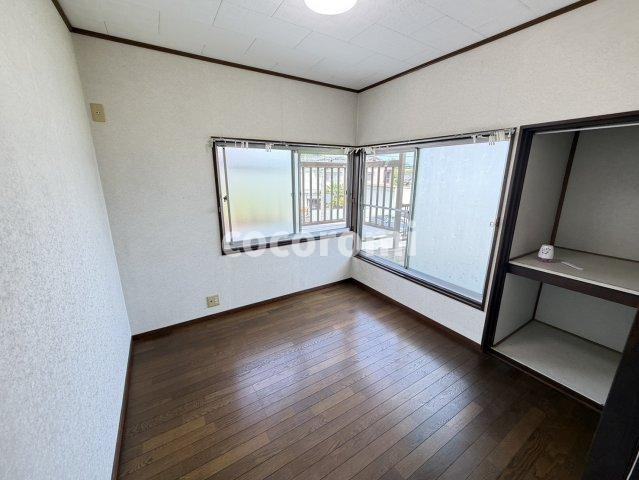 片鉾本町戸建の洋室