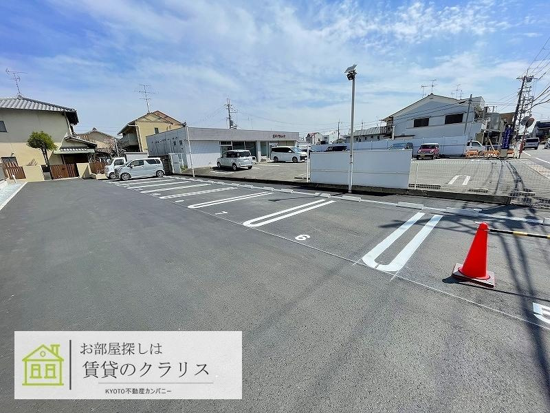 アレーズ向日町の駐車場