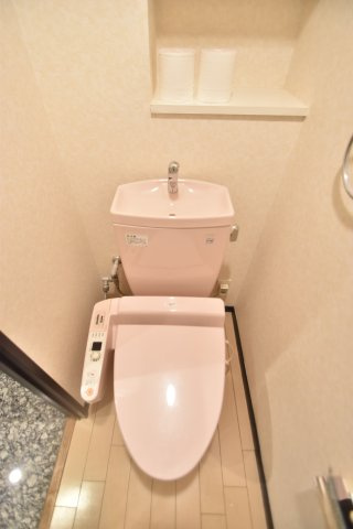 大阪市都島区東野田町１丁目の賃貸マンションのトイレ