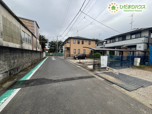 熊谷市見晴町第3　新築一戸建て　クライン　01の前面道路含む現地写真