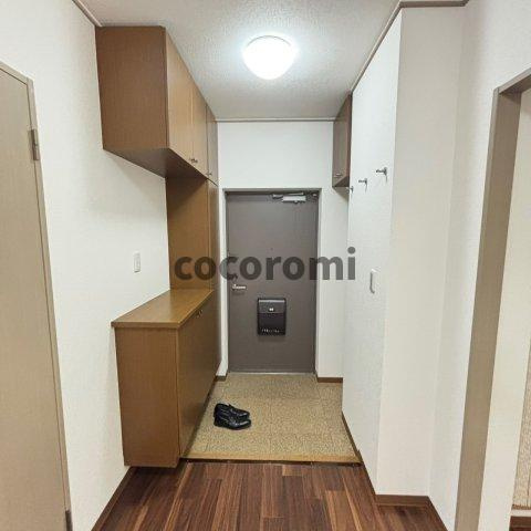 東香里野村マンションの玄関