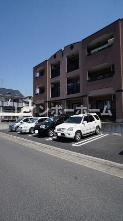 仲介手数料（賃料の1.10ヵ月）の50％OFF対象物件！の駐車場|駐車場完備です