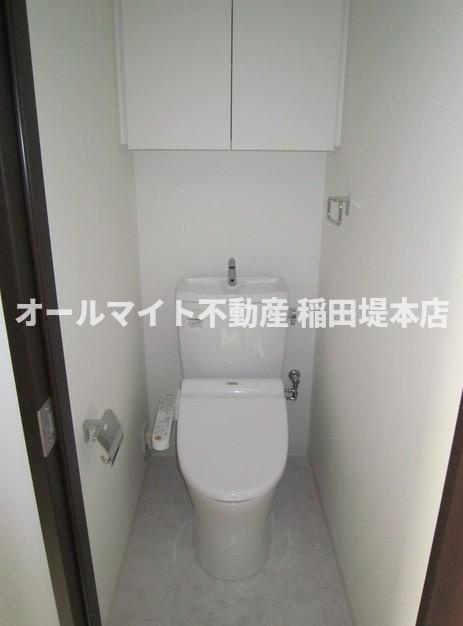 世田谷区喜多見９丁目の賃貸マンションのトイレ