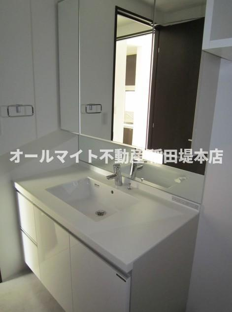 世田谷区喜多見９丁目の賃貸マンションの洗面所