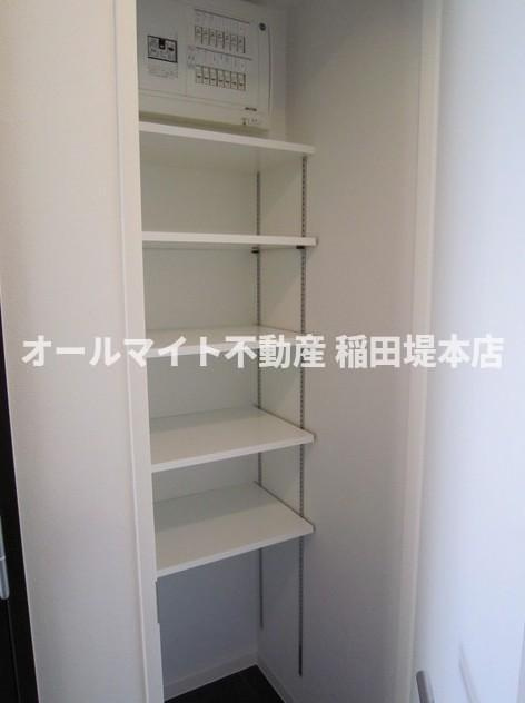 世田谷区喜多見９丁目の賃貸マンションの収納