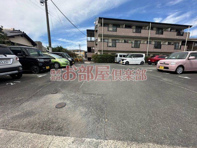 ハイネスコーポの駐車場|駐車場に車を止められます
