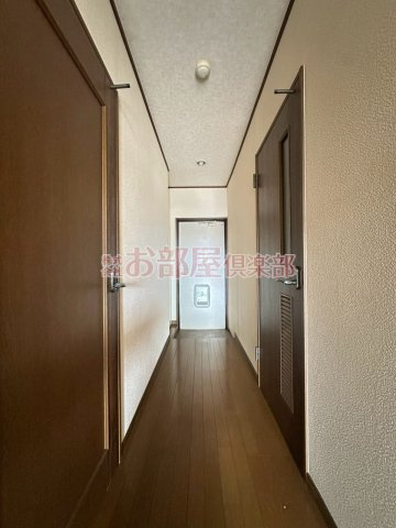 ハイネスコーポの玄関