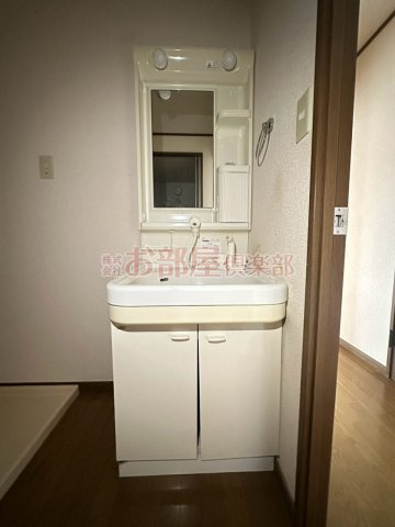 ハイネスコーポの洗面所|脱衣スペースもあります