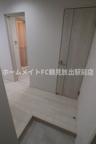 東大阪市森河内西１丁目のアパートの玄関