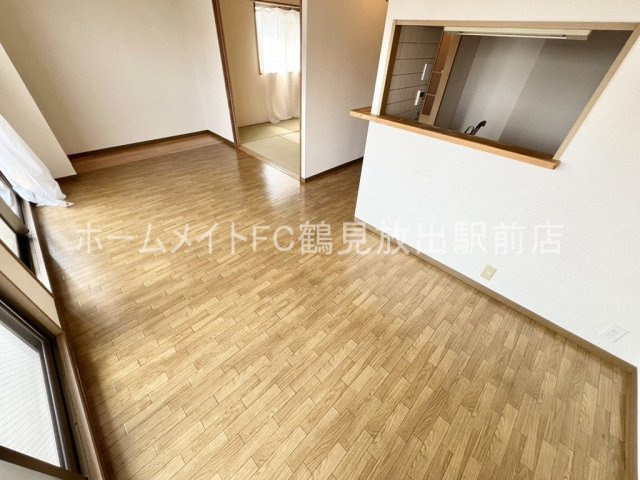 大阪市鶴見区鶴見３丁目の賃貸マンションの居間・リビング