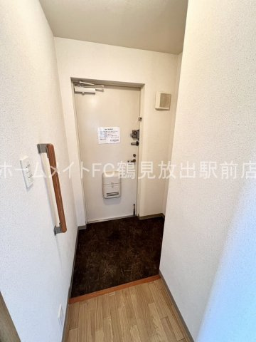 大阪市鶴見区鶴見３丁目の賃貸マンションの玄関
