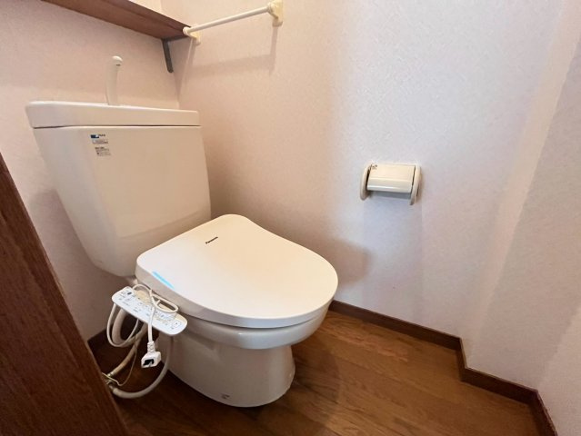 陸ノ町戸建のトイレ