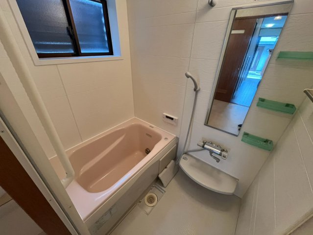 陸ノ町戸建の浴室