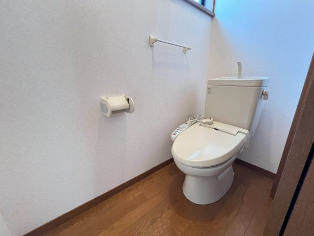 陸ノ町戸建のトイレ