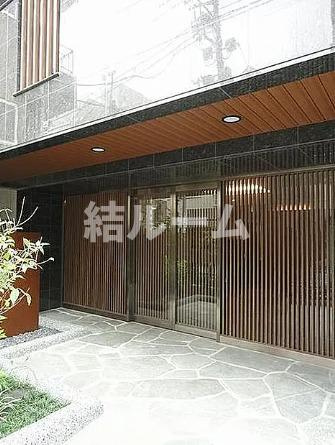 豊島区南大塚１丁目の賃貸マンションのエントランス