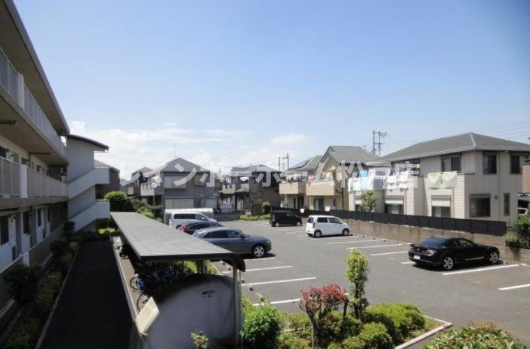 リュミエール咲が丘の駐車場|カースペースがあります