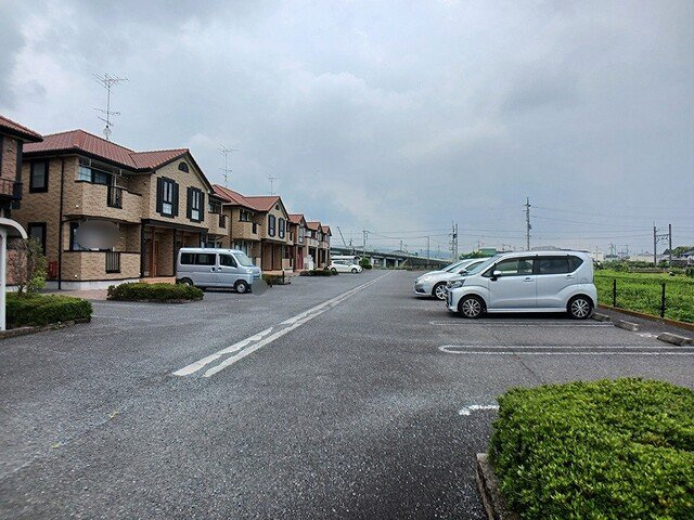 シャルマン　フィーレ　Ｄの駐車場