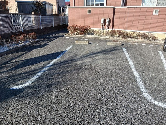 グラースＡの駐車場