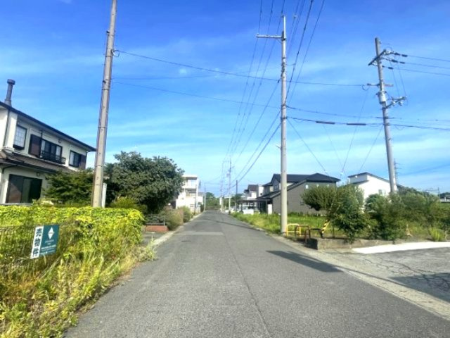 高島市新旭町旭2丁目240坪アパート用地の前面道路含む現地写真