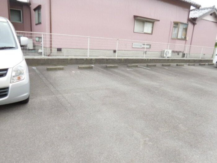 ハイツせみじまⅡの駐車場
