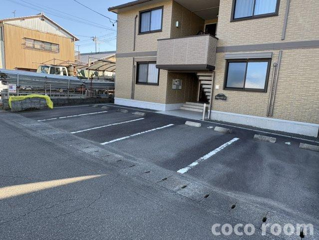 シャン　ポワール　Aの駐車場