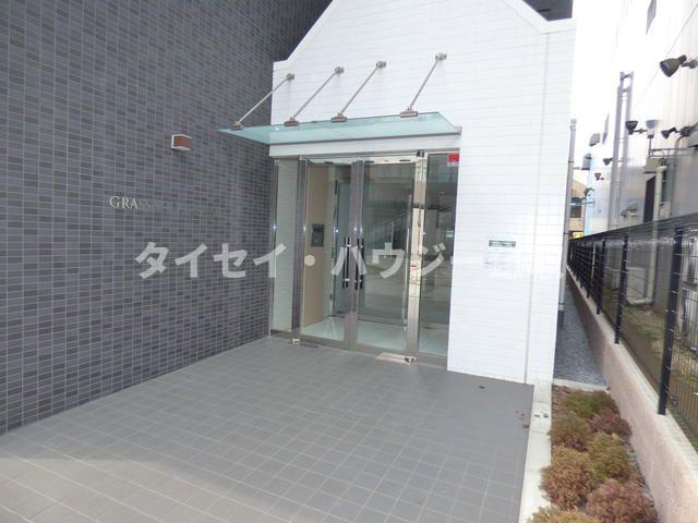ＧＲＡＳＳ　ＳＱＵＡＲＥ六番館のエントランス
