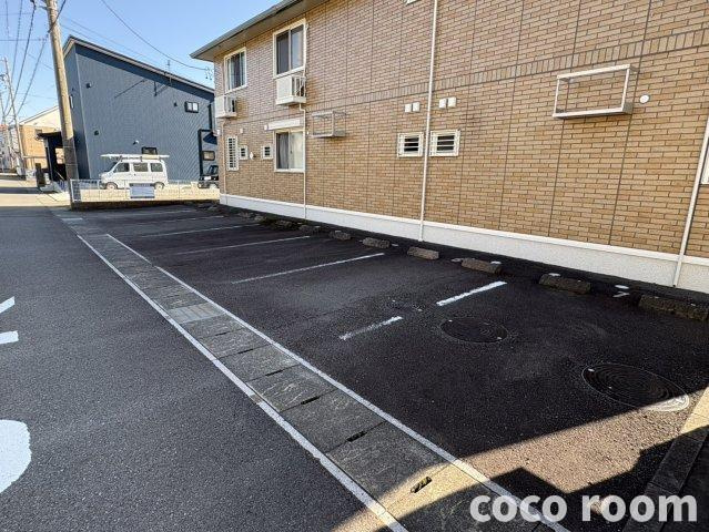 カーサフォレストの駐車場