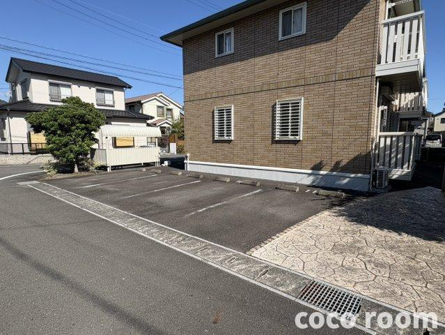 カーサフォレストの駐車場