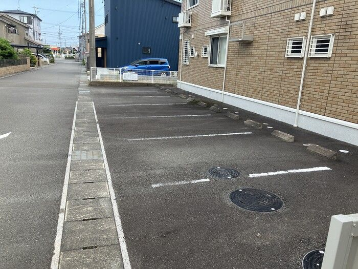 カーサフォレストの駐車場