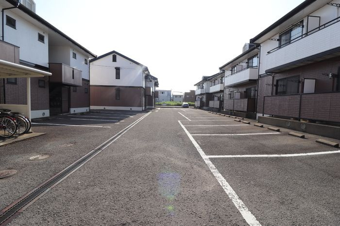 ロイヤルファミール　Aの駐車場