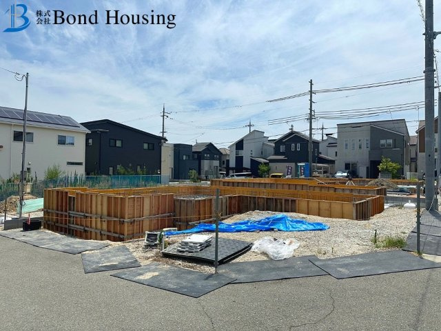 角地に付き開放感あり　大久保町松陰山手1期　新築4区画　1号棟の前面道路含む現地写真