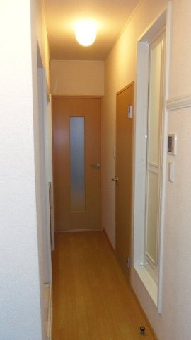 レオパレスシャルダンの玄関
