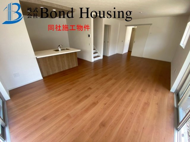WIC完備収納豊富　大久保町松陰山手1期　新築4区画　2号棟の居間・リビング