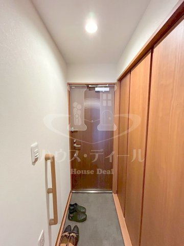【玄関】 | ジョイフルガーデン金山町 | 明るい玄関です