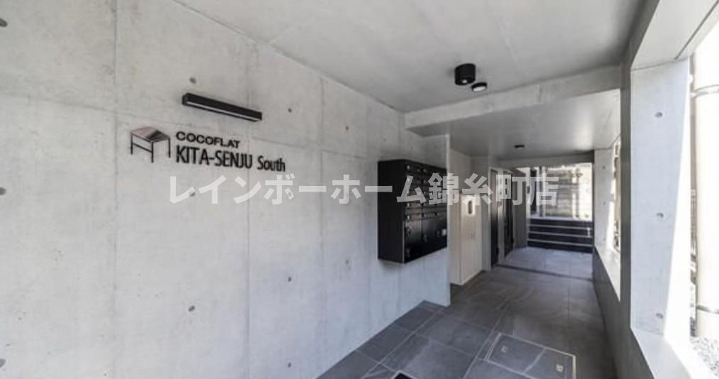 COCOFLAT北千住Southのエントランス
