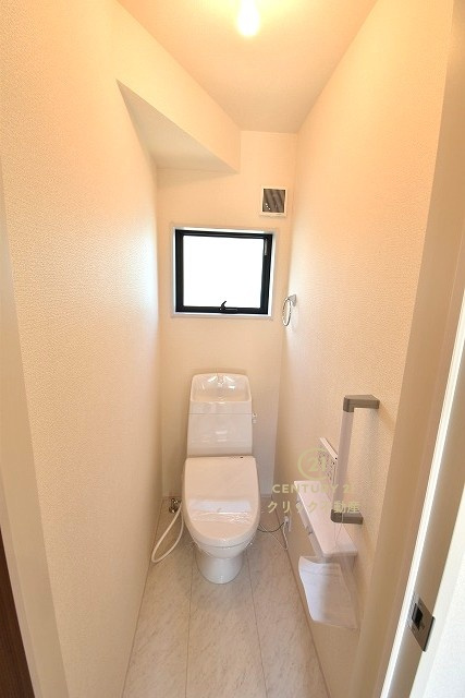 リーブルガーデン  那珂市菅谷　19期　2のトイレ|毎日使う空間と機能だから、いつまでも清潔なスペースであってほしいのがトイレです。お掃除しやすいシンプルなデザインです。