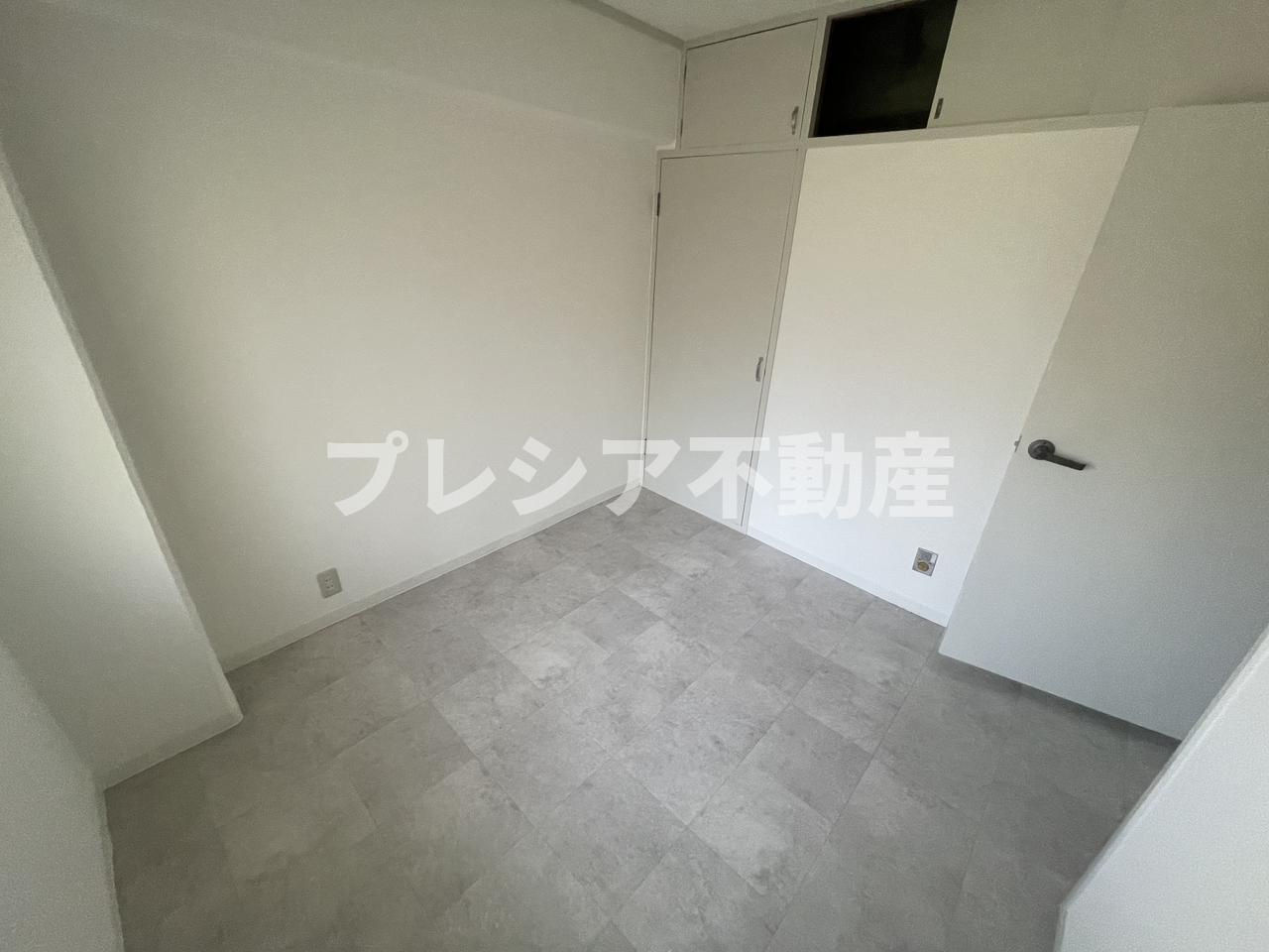 上高丸コーポラスの洋室