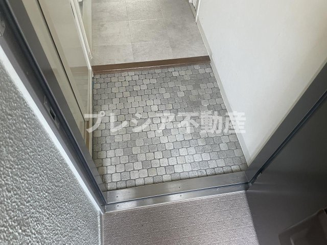 上高丸コーポラスの玄関