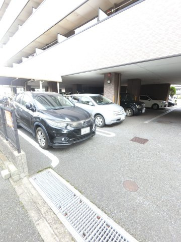 プライドの駐車場