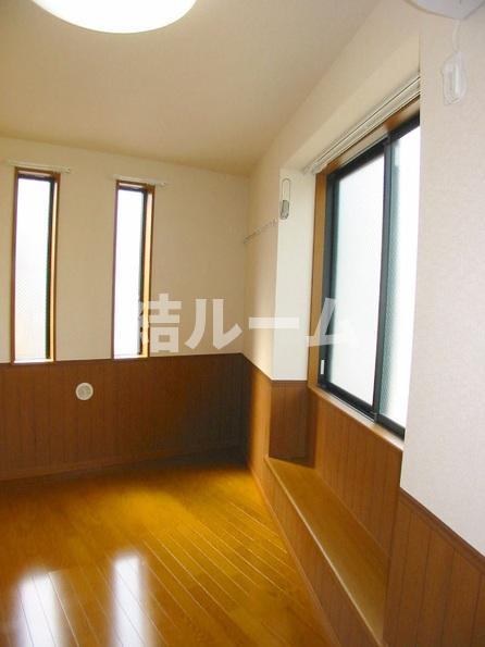 練馬区小竹町２丁目のアパートの居間・リビング