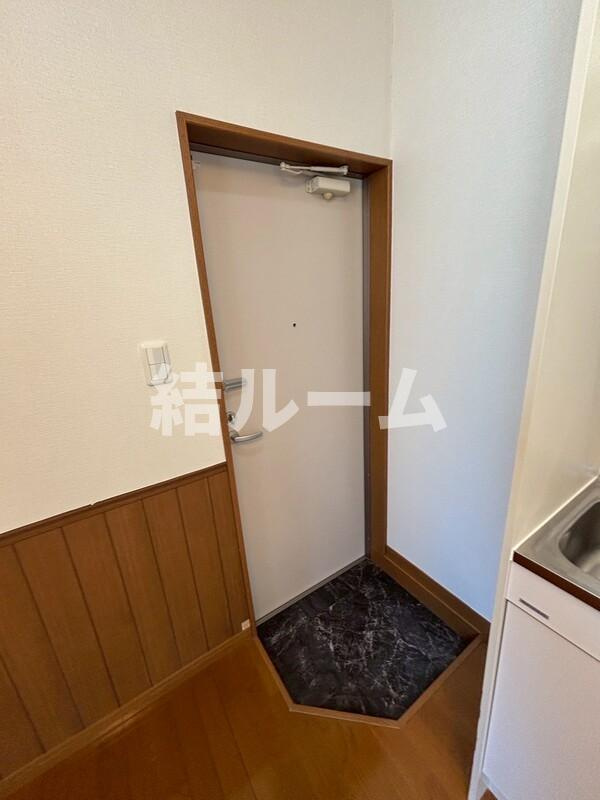 練馬区小竹町２丁目のアパートの玄関